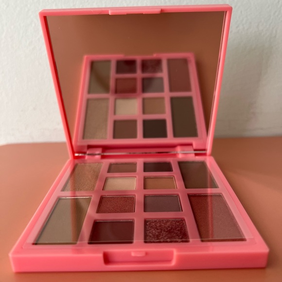 Caite Everyday Vacay Palette - new in box - Picture 2 of 7